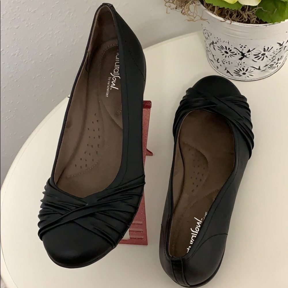 🌺 NaturalSoul by Naturalizer Black flats 8.5